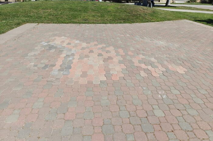 Followup: The Patch Where a Statue Used to Stand